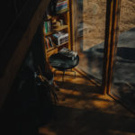 Domek w lesie Bookworm cabin pod warszawa slowspotter design